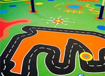 Детская площадка с современным покрытием