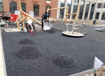 Этапы укладки покрытия из резиновой крошки