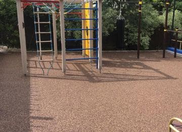 Резиновое покрытие на игровой площадке